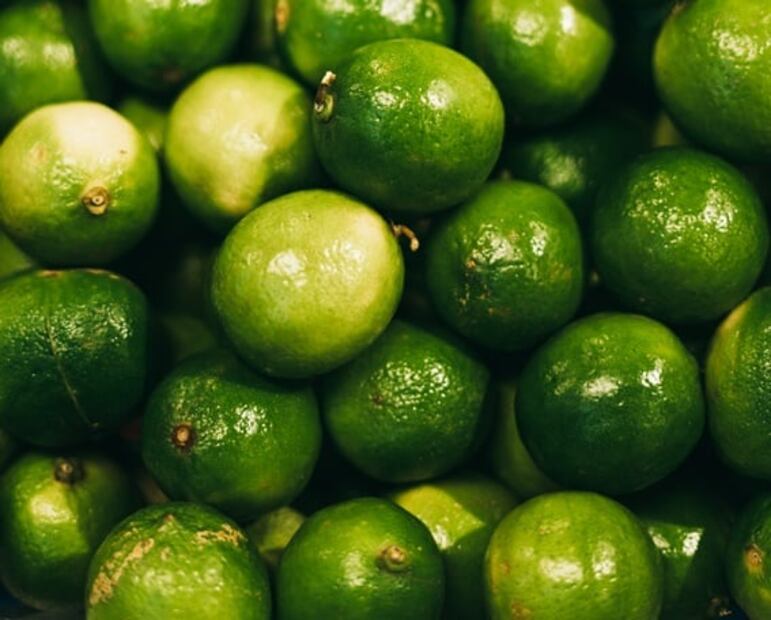 Beneficios de comer limón en las mañanas