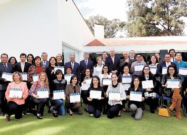 Taller Jack F. Ealy entrega diplomas