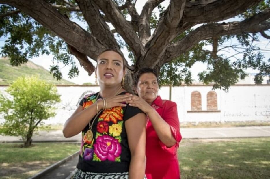 ¿Poliamorosos, multiespecie? Lizeth Arauz expone fotos de esas y otras familias sin etiquetas