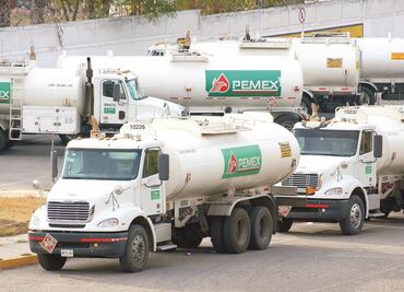 Pemex cerró 2022 con mil pipas de última milla para surtir combustible, informa su director