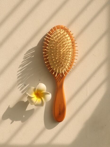 5 tips para limpiar los cepillos de pelo correctamente 