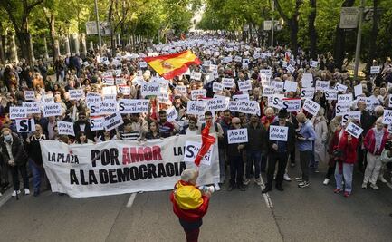 Se manifiestan en defensa de Pedro Sánchez en España