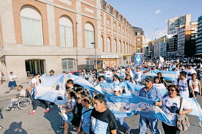 Argentina queda casi sola en búsqueda del submarino