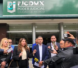 Peritos acuden a audiencia en el caso de padre que busca ver a su hijo