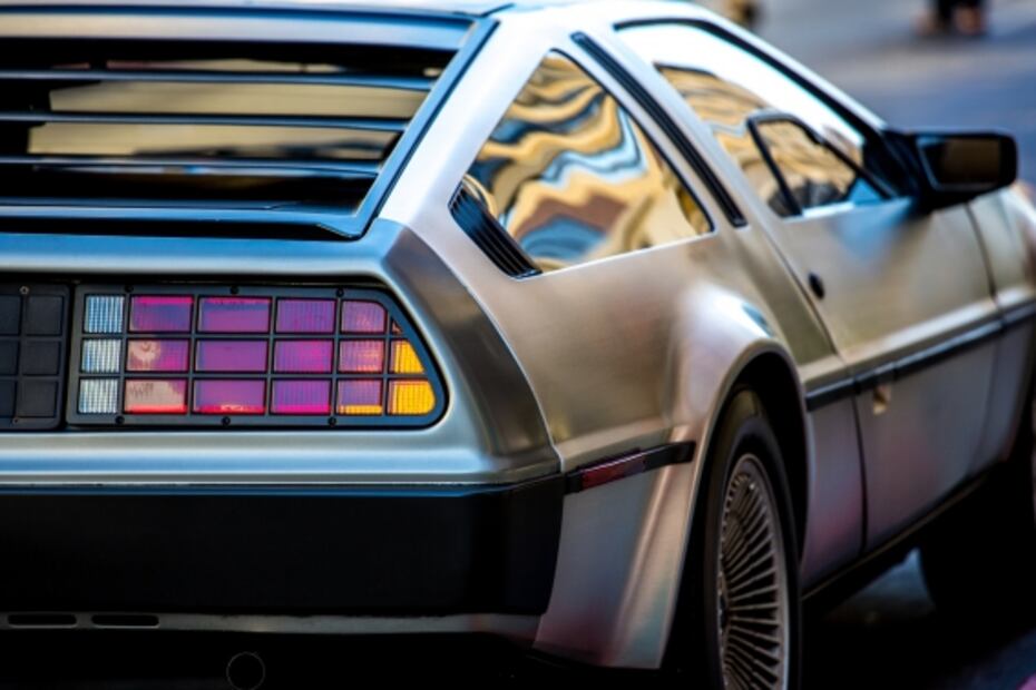 Convierte su Renault en auto de Volver al Futuro