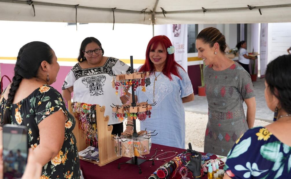 Claudia Sheinbaum junto a la secretaria de la Mujer, Citlalli Hernández y la actual gobernadora de Campeche, Layda Sansores (16/08/2025). Foto: Presidencia