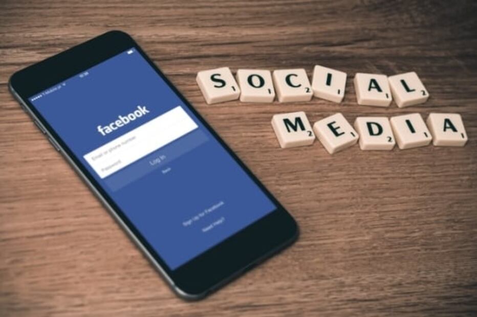 Paso a paso para borrar tu pasado de Facebook