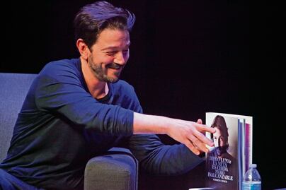 Diego Luna hace de su vida un libro: “La neta es chida”