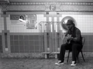 Ricardo Arjona canta en el Metro de Nueva York... ¡y nadie lo nota!