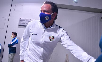 Santiago Baños explota contra el arbitraje del partido contra Santos