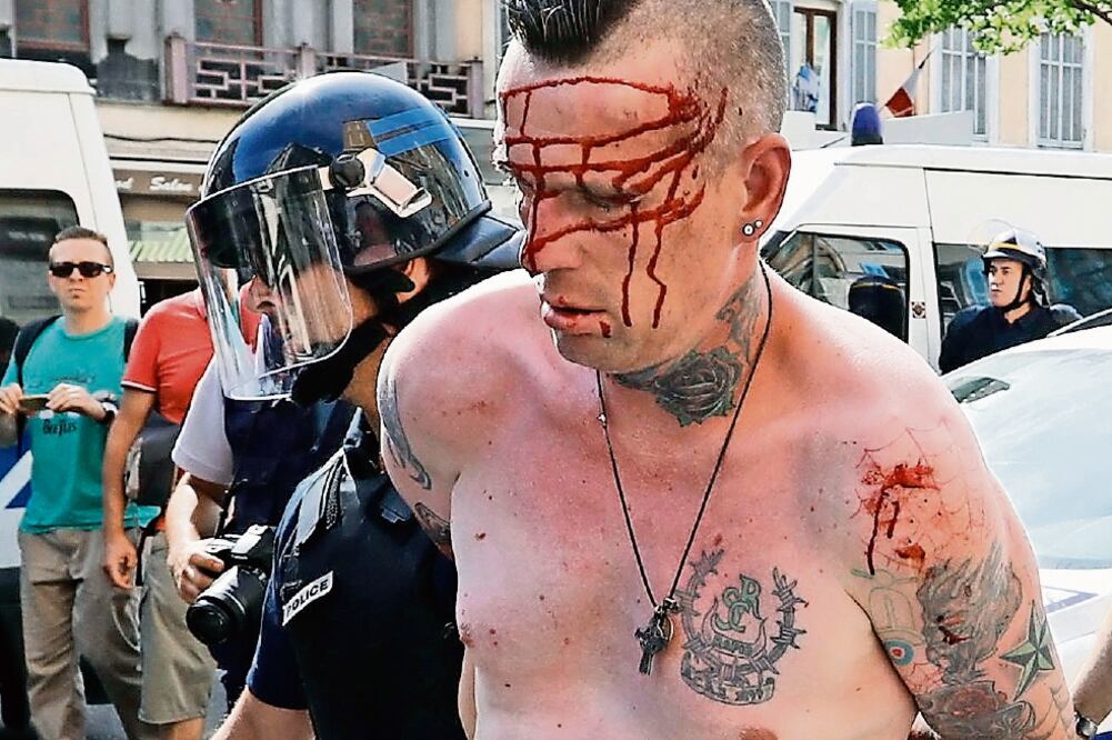 En Marsella, hinchas rusos e ingleses protagonizaron un zafarrancho (DARKO BANDIC. AP)