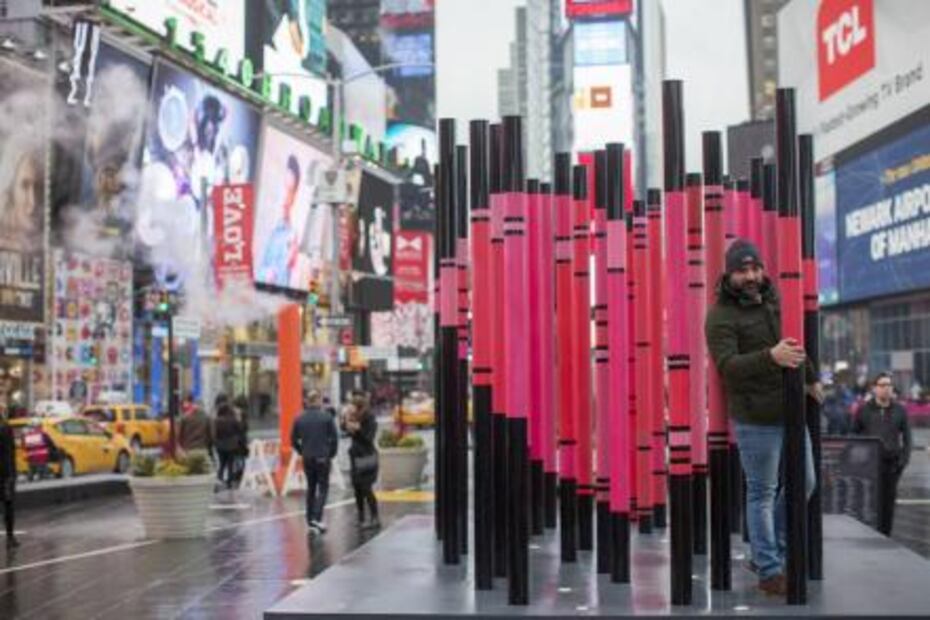 San Valentín llega a NY y rinde tributo a los migrantes
