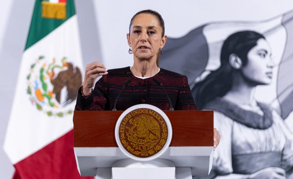 “La investigación de Teuchitlán tiene que hacerse a fondo”: Sheinbaum Pardo y pide a periodistas que “narren lo que vieron en el rancho”; expresa su visto bueno a la apertura que hizo la FGR del rancho Izaguirre, para que medios y periodistas visitaran este lugar. Foto: Hugo Salvador/EL UNIVERSAL