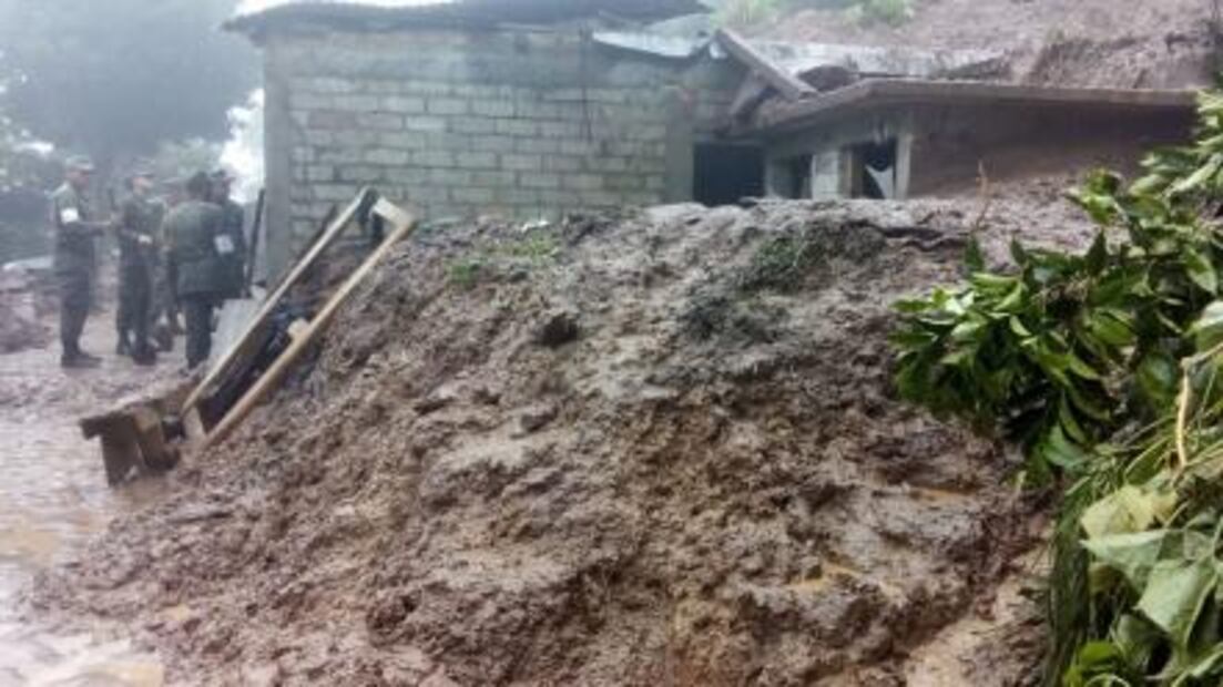 Tras deslave, Sedena aplica Plan DN-III-E en San Pedro Ocotepec 