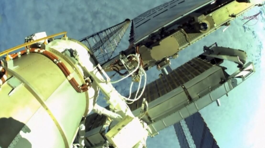 Domingo de caminata: astronautas llegan a la Estación Espacial Internacional 
