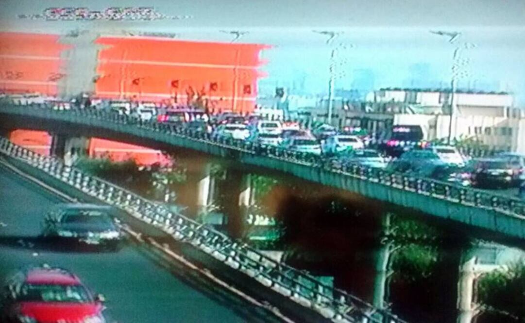 Taxistas protestan en Periférico y San Antonio