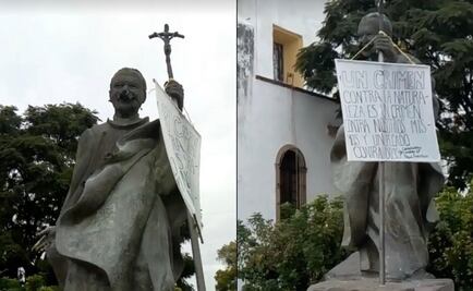 Ambientalistas colocan máscara antigas a estatua del Papa en Irapuato