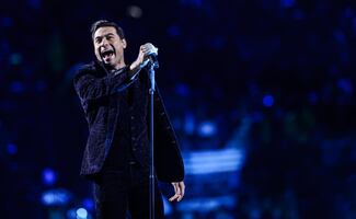 Carlos Rivera emociona a 40 mil fans en su debut en Plaza de Toros; canta “Eres tú mamá” en conmemoración al Día de las Madres 