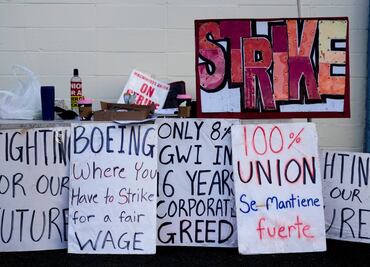 Trabajadores de Boeing rechazan nuevo acuerdo salarial; huela se extiende, afirma sindicato
