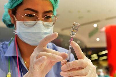 Eficacia de las vacunas de Pfizer y Moderna baja de 91% a 66% por variante Delta: estudio