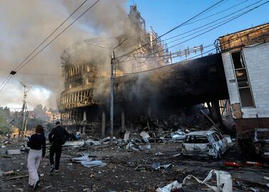 Rusia ataca Ucrania con misil hipersónico; hay cuatro muertos y OMS reporta daños en oficinas