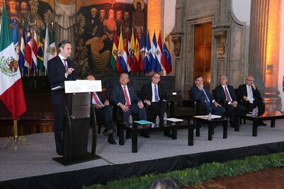 Nuño pide a priístas no echarse para atrás en ley educativa 