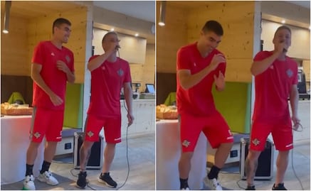 Johan Vásquez presume sus dotes de cantante en concentración del Cremonese