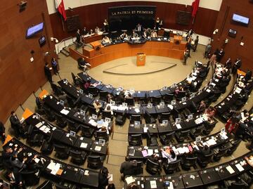 En fast track, Senado aplaza reforma sobre outsourcing; la turnan al Ejecutivo