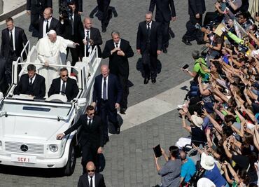 El Papa apoya el "compromiso" en México "a favor de la familia y la vida"