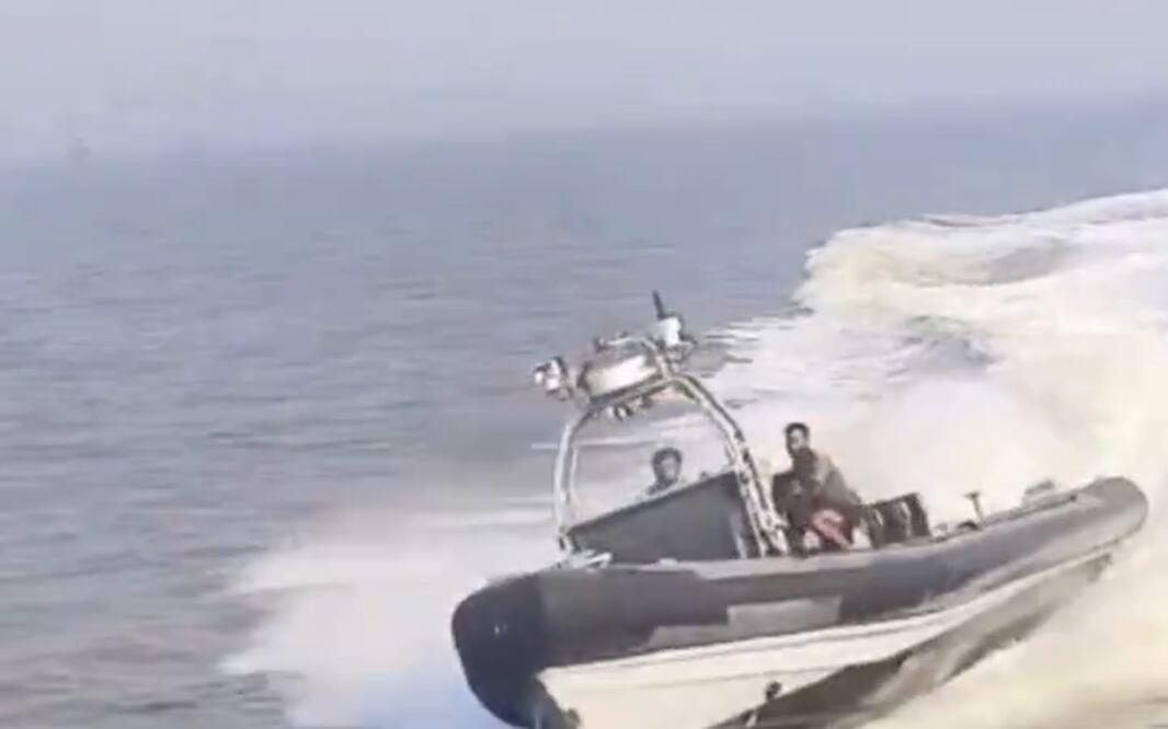 75 pasajeros del ferry fueron rescatados. Estaban en camino a la Isla Elephanta cuando la lancha los rodeó y colisionó con ellos. Imagen: Tomada de video