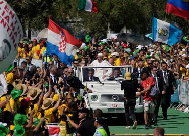 Papa Francisco pide a los jóvenes en una misa multitudinaria en Lisboa que "no tengan miedo"