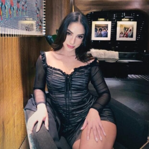 María Chacón luce el vestido de jareta ideal para la playa