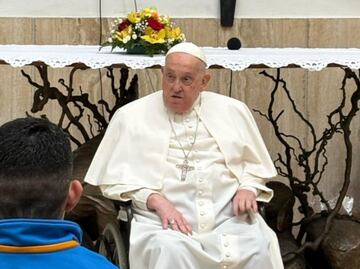 Papa Francisco visita una cárcel romana por Jueves Santo; el líder católico sigue convaleciente