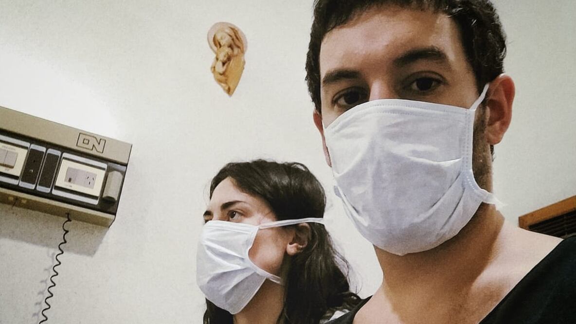 Aníbal y Renata se contagiaron de dengue en sus casas mientras cumplían con la estricta cuarentena de Argentina. Foto: Gentileza Aníbal Vecchio