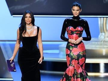 El incómodo momento que pasó Kim Kardashian y Kendall Jenner en los Emmys