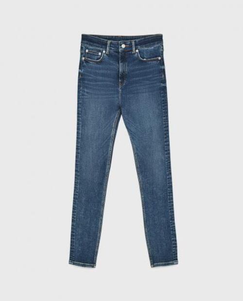 Luce más delgada con estos jeans y por menos de 1000 pesos