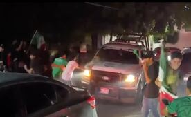 Policía dispara al aire para dispersar festejo en Apatzingán; suspenden a elemento e inician investigación