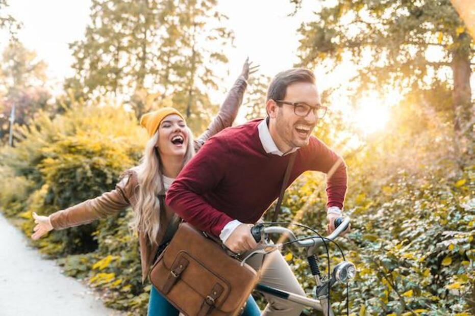 La felicidad, una meta universal con múltiples caminos. Fuente: Freepik.