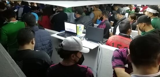 Aficionados ingresan sin revisión del Fan ID en el México vs Estados Unidos