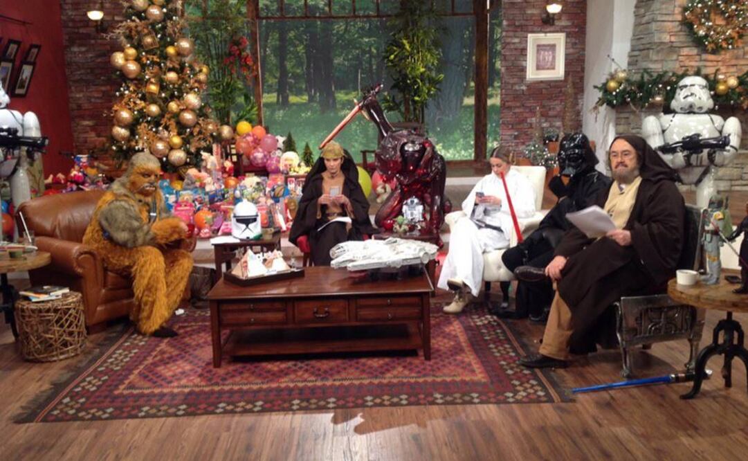 El conductor Pedro Sola protagonizó las burlas en internet por su disfraz de Obi Wan Kenobi. (FOTO tomada de Twitter: @Ventaneando13)