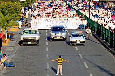 Sufre bullying niño que ‘detuvo’ marcha antigay