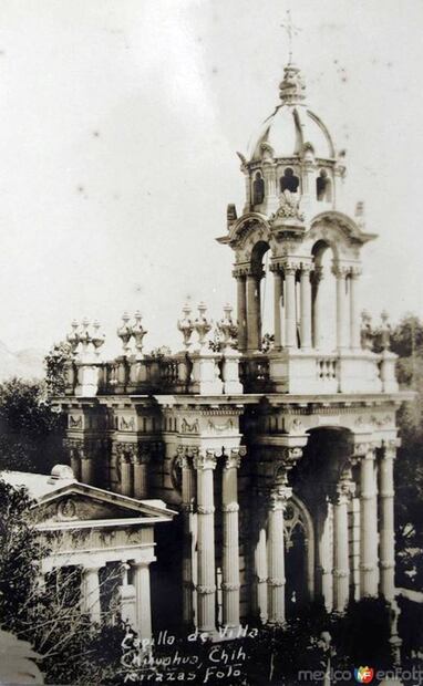 Fotografía corresponde a la Rotonda (izq) y al Mausoleo de Villa (derecha) del exinto Panteón de la Regla. Fotografía tomada de mexicoenfotos.com