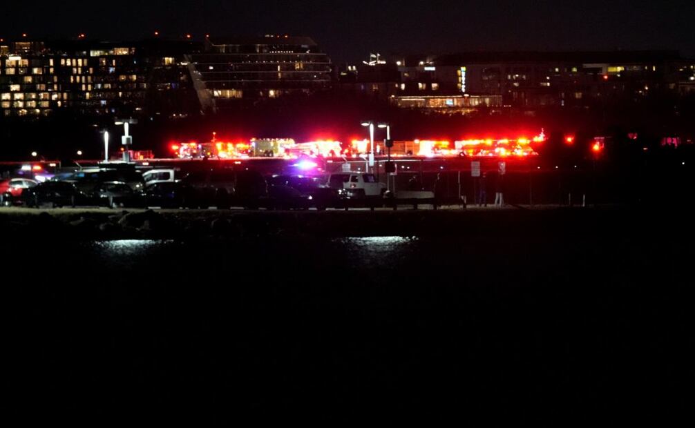 Un avión y un helicóptero impactaron cerca del aeropuerto Ronald Reagan de Washington (29/01/2025) Foto: AP