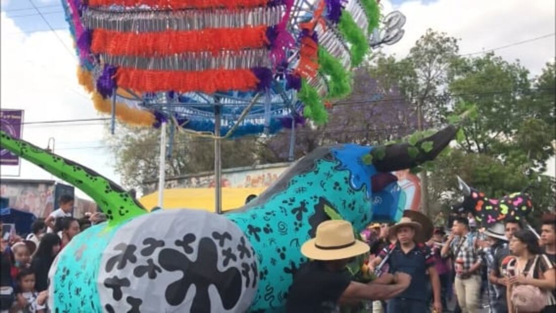 Toros de pirotecnia dejan con quemaduras a 380 jóvenes en Tultepec 