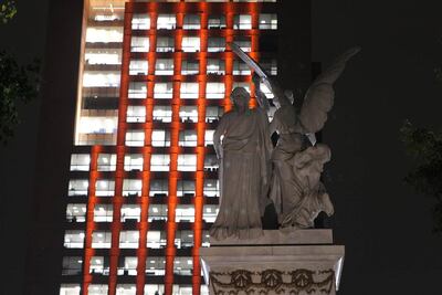SRE se pinta de naranja contra violencia a mujeres