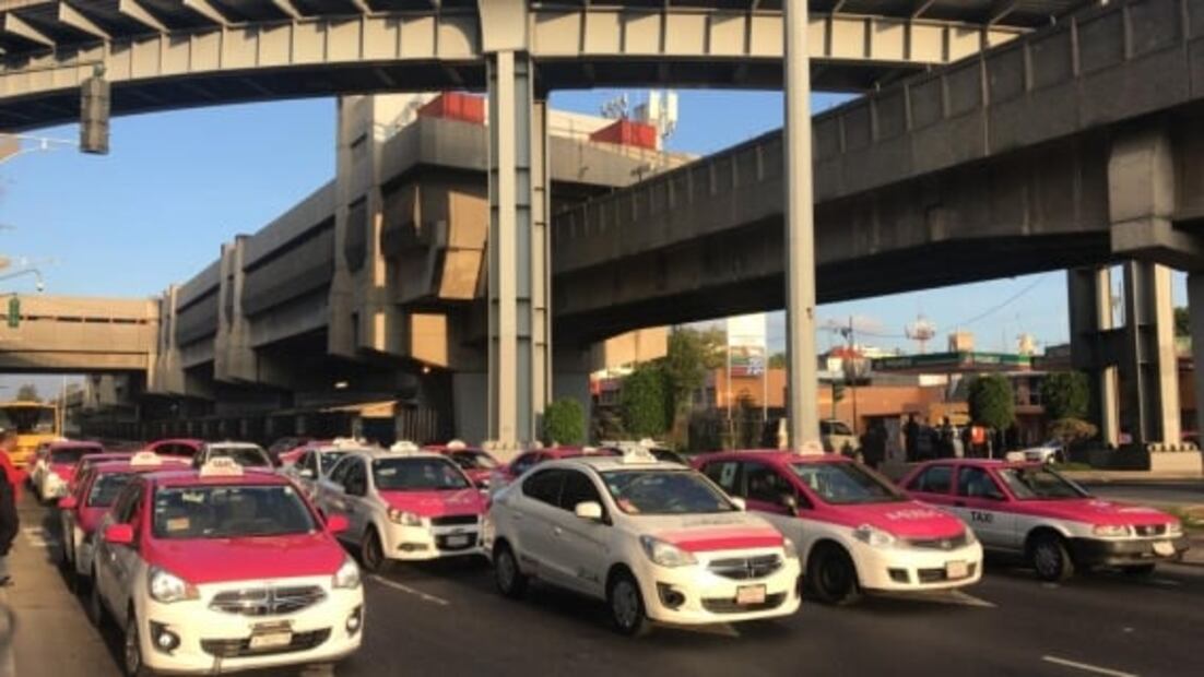 Marchan taxistas desde diversos puntos hacia el Ángel de la Independencia