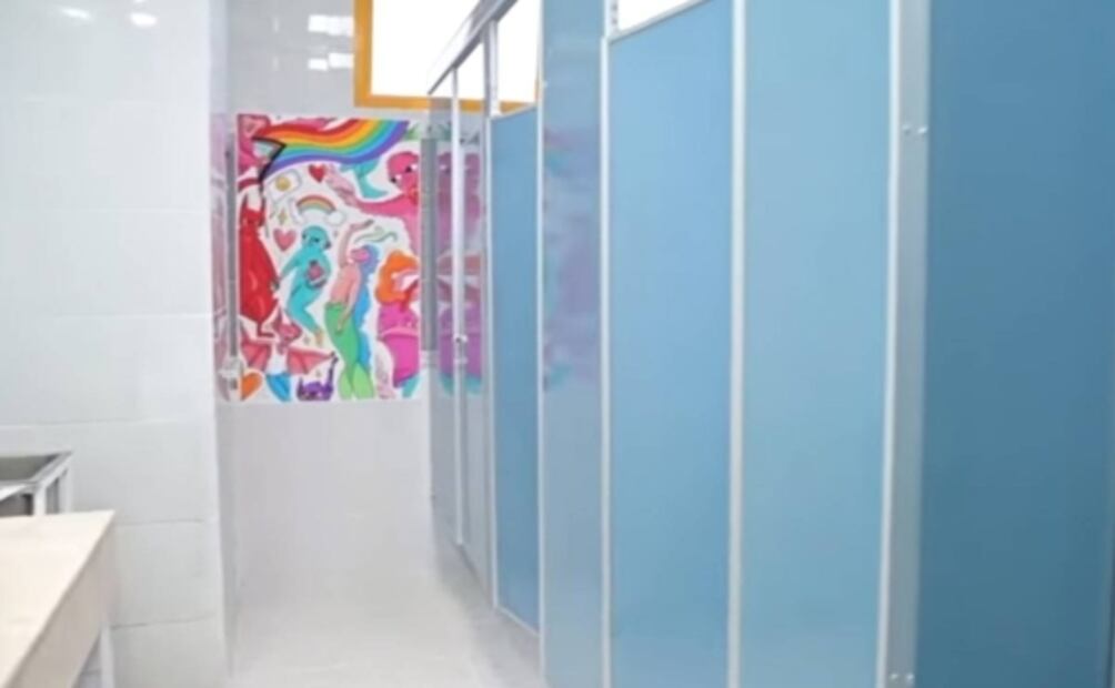 UNAM estrena en Facultad de Química sanitario neutro para personas de la comunidad LGBT