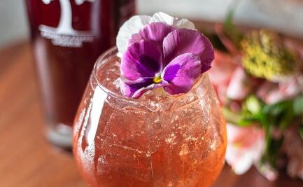 Cocteles con licor de granada para consentir a mamá