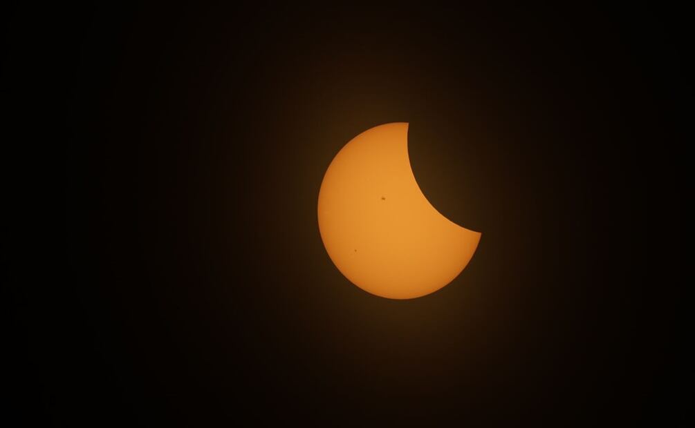 Eclipse desde la zona oriente del Estado de México. Foto: Hugo Salvador/ El Universal