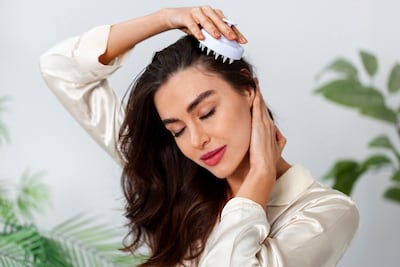 Descubre los beneficios de aplicar romero en el cabello y dale una nueva vida a tu melena